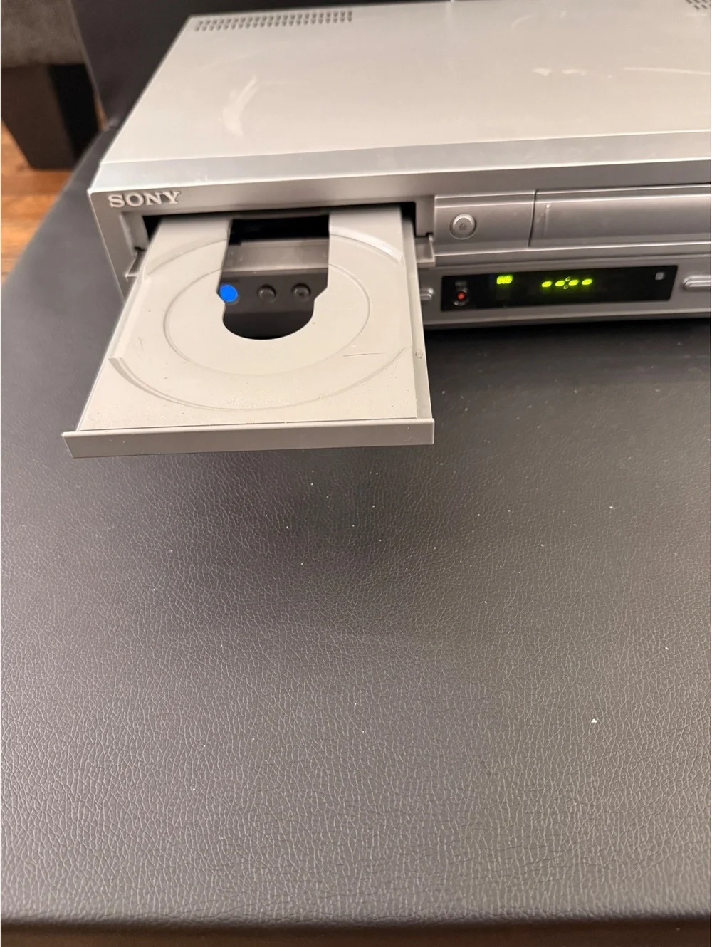 Sony DVD Player and VHS Hi-Fi Stereo Video Cassette Recorder SLV-D300P